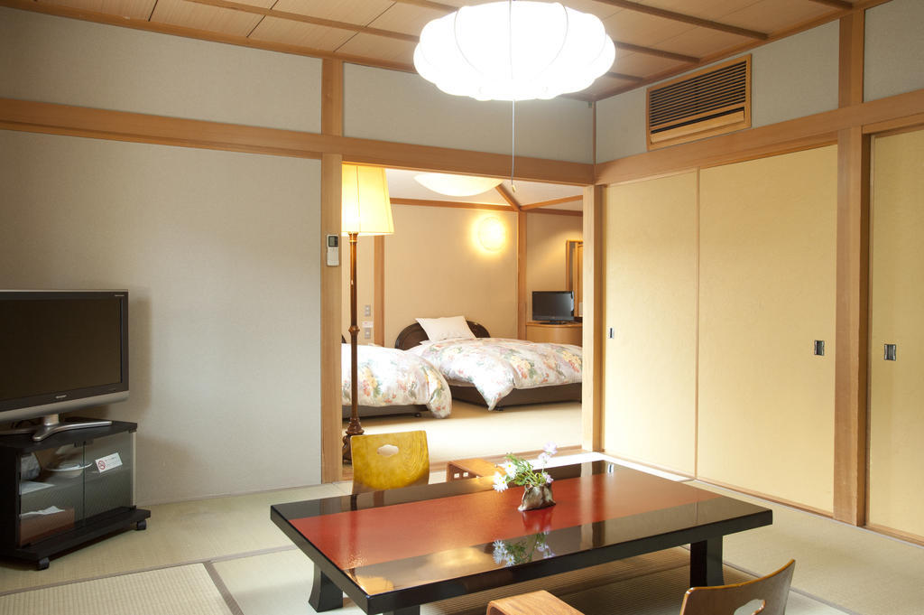 Ryotei Tanokura Hotel Yufu Exterior foto